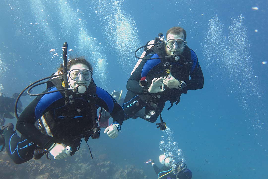 newly certified open water diver couple on a trip to Bonaire
